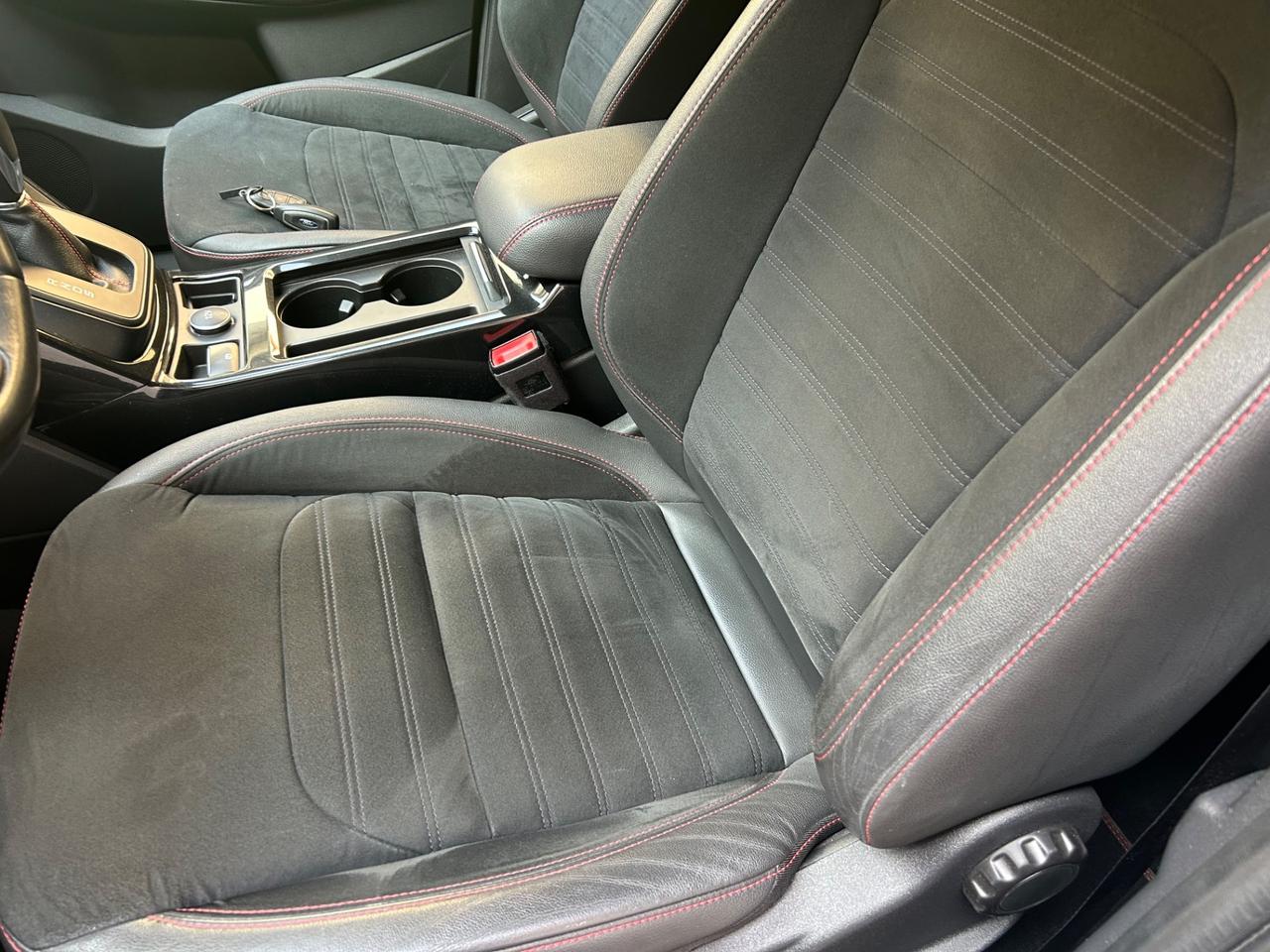 Ford Kuga 2.0 TDCI 180 CV 4WD Powershift ST-Line