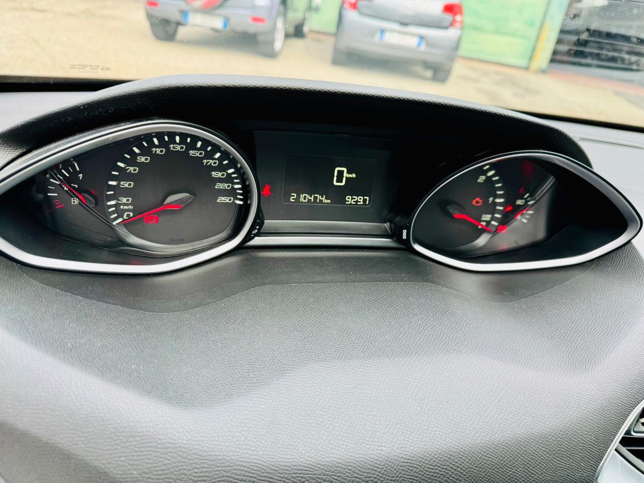 Peugeot 3008 BlueHDi 120 S&S Business