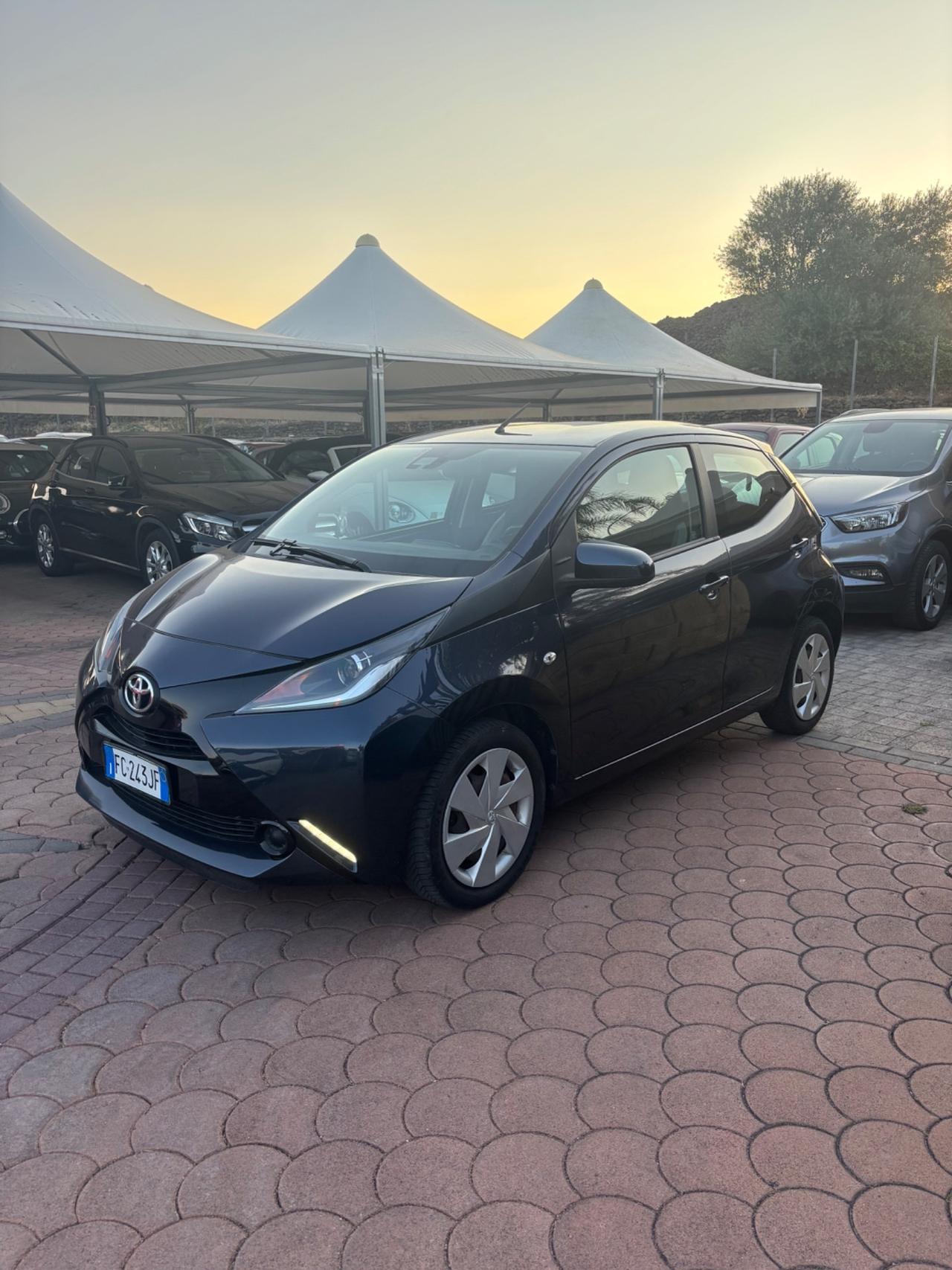 Toyota Aygo 1.0 VVT-i 69 CV 5 porte x-play automatica