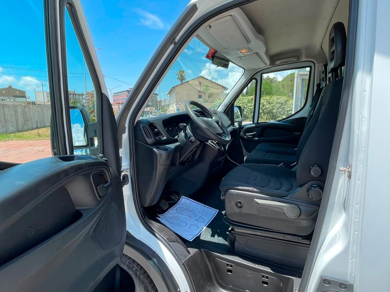 IVECO DAILY FURGONE CASSA E SPONDA IDRAULICA 35C13