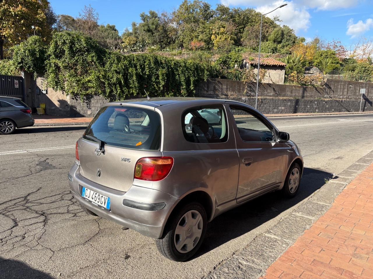 Toyota Yaris 1.0i 16V cat 3 porte