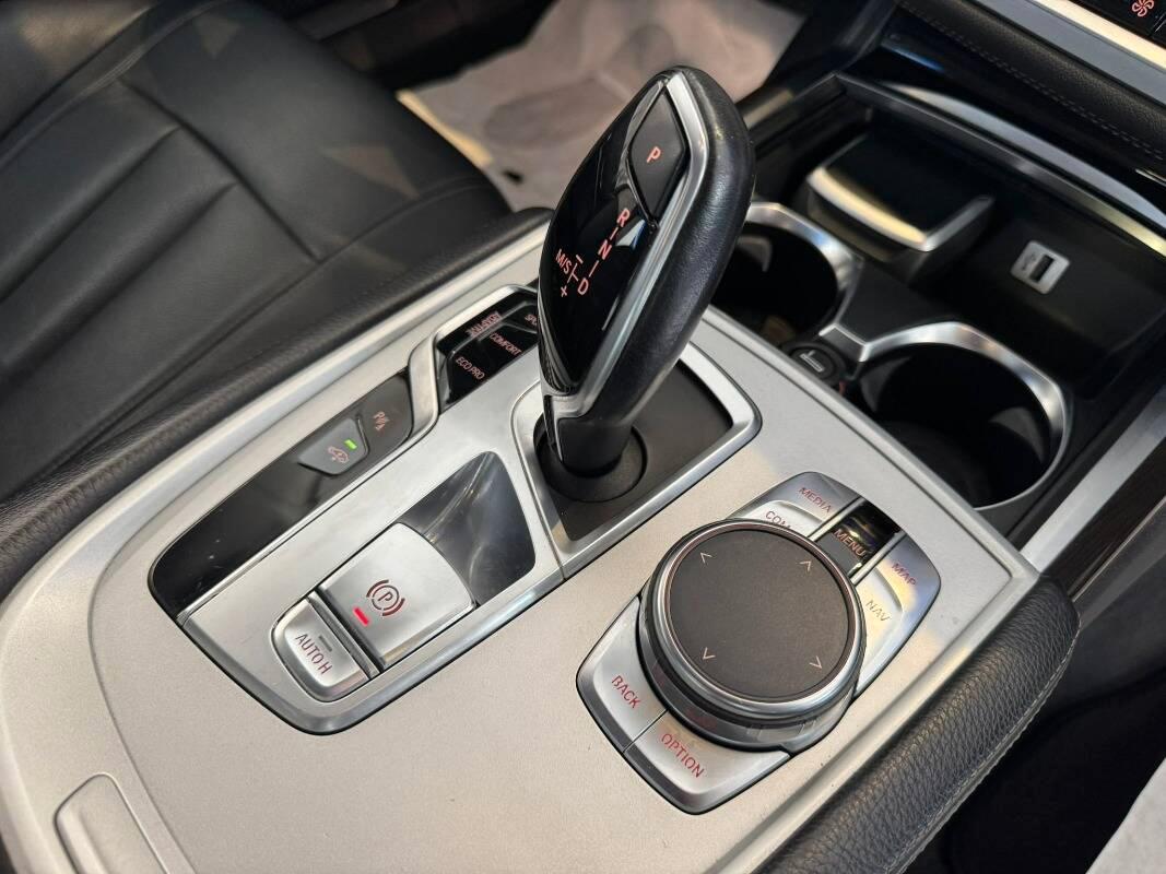 BMW Serie 7 G 11-12 2015 750i xdrive Luxury auto