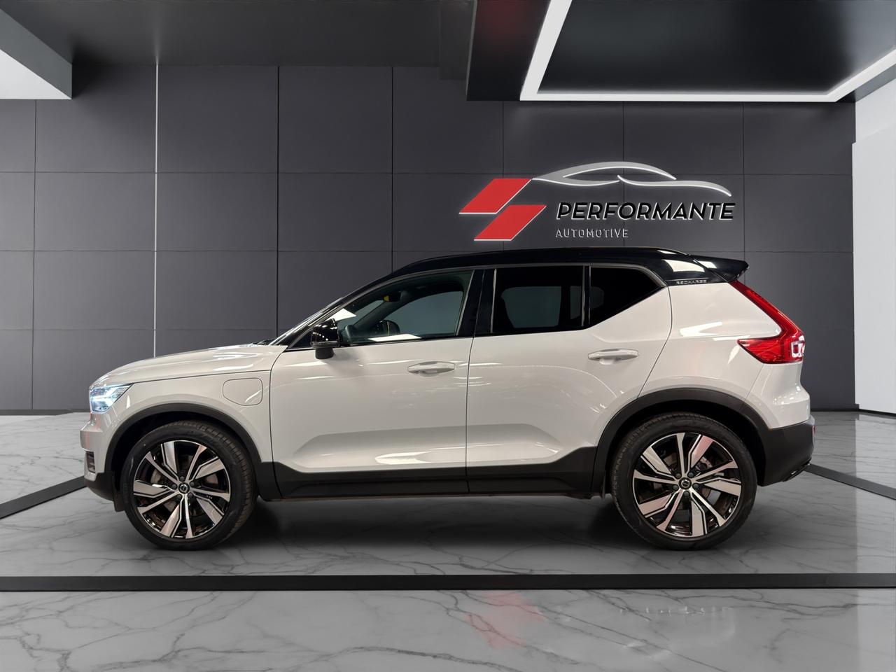 Volvo XC40 1.5 t4 phev R-design auto my21 - 24 MESI GARANZIA