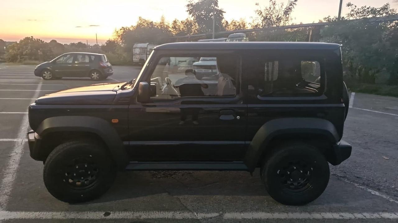 Suzuki Jimny 1.5 5MT PRO (N1)