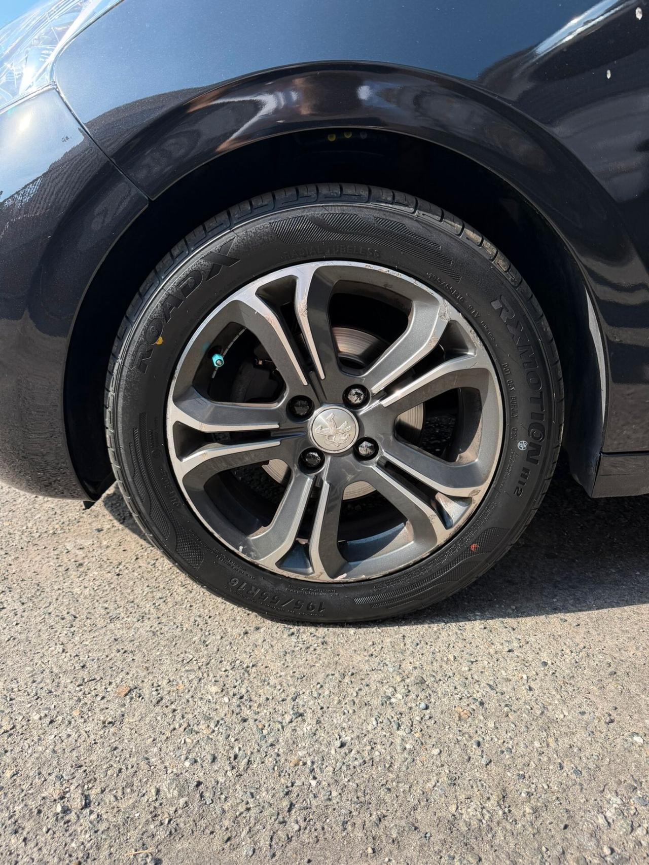 Peugeot 208 1.4 HDi 68 CV 5 porte Active Neopatentati