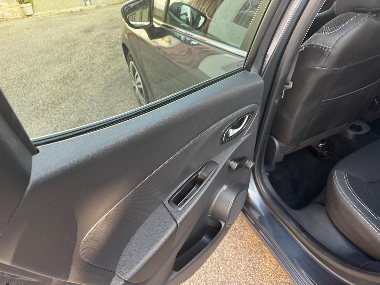 Renault Clio TCe 90 CV GPL 5 porte neopatentati