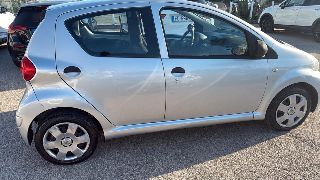 Toyota Aygo 1.0 12V VVT-i 5 porte