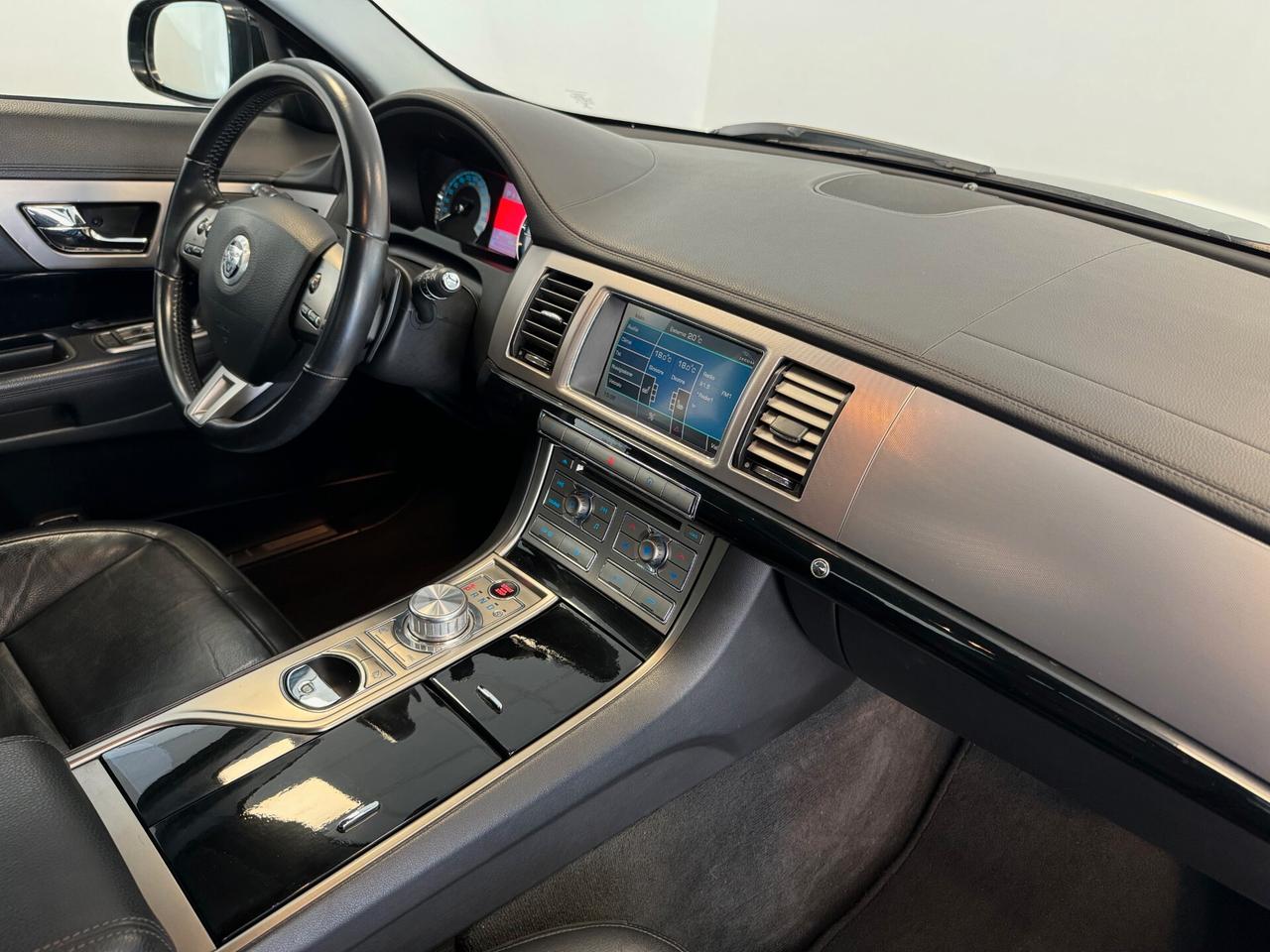 Jaguar XF 3.0 DS V6 Stealth Edition BLACK PACK