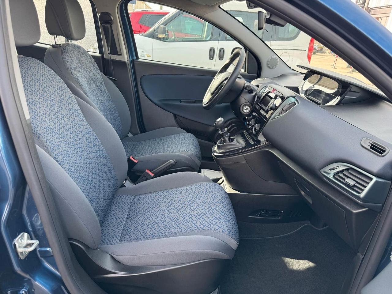 Lancia Ypsilon 1.0 FireFly 5 porte S&S Hybrid Silver Plus