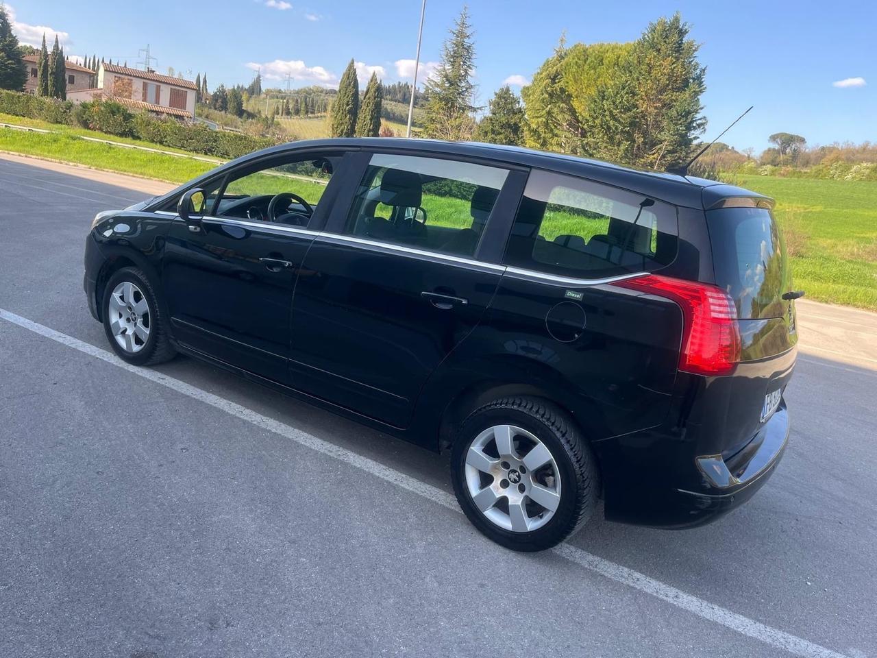 Peugeot 5008 1.6 HDi 115CV Business 7 POSTI