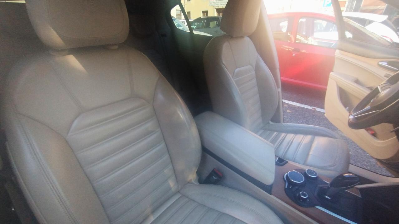 Alfa Romeo Stelvio 2.2 Turbodiesel 210 CV AT8 Q4 Super