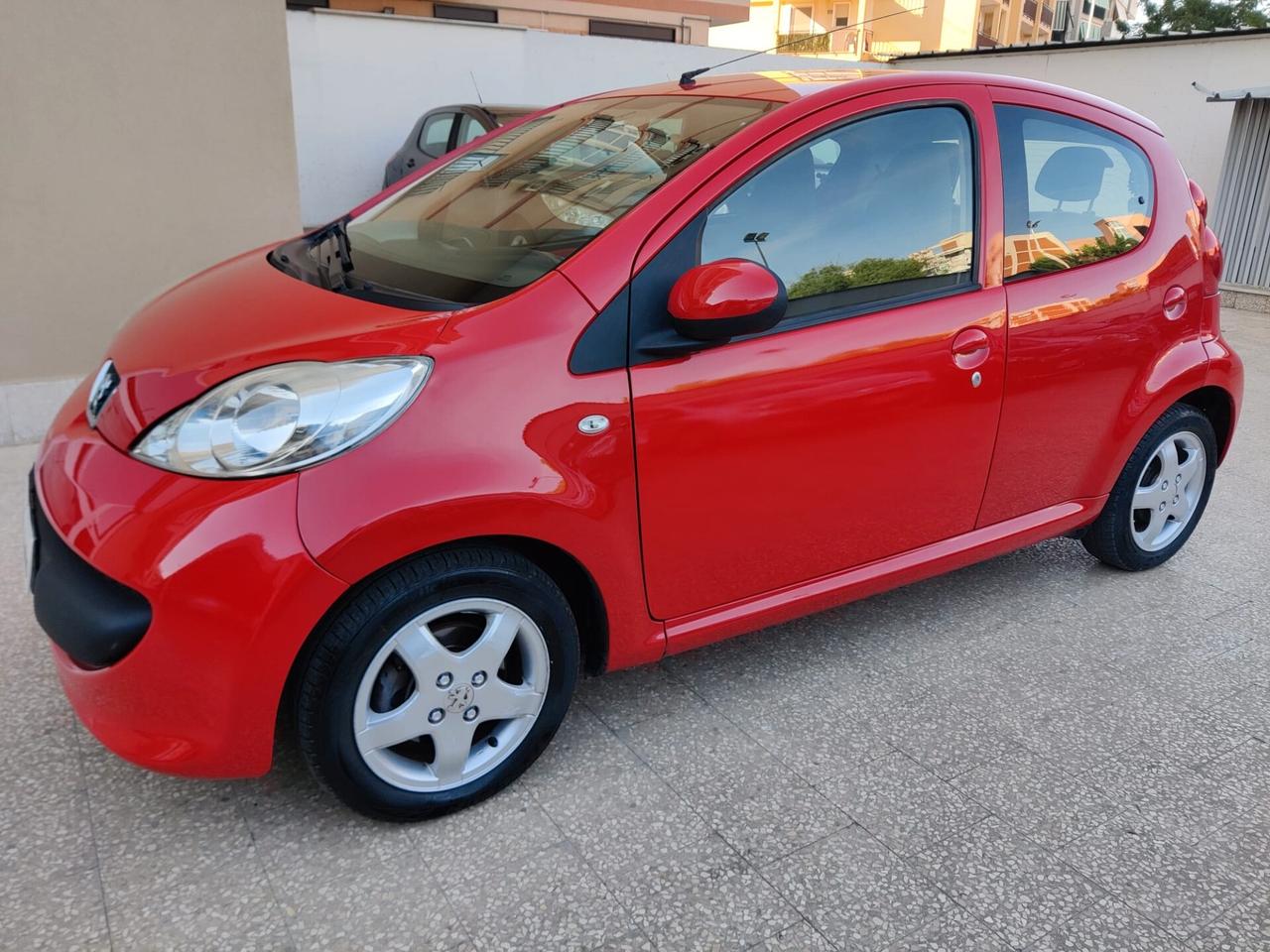 Peugeot 107 1.0 Benz 5 porte Automatica