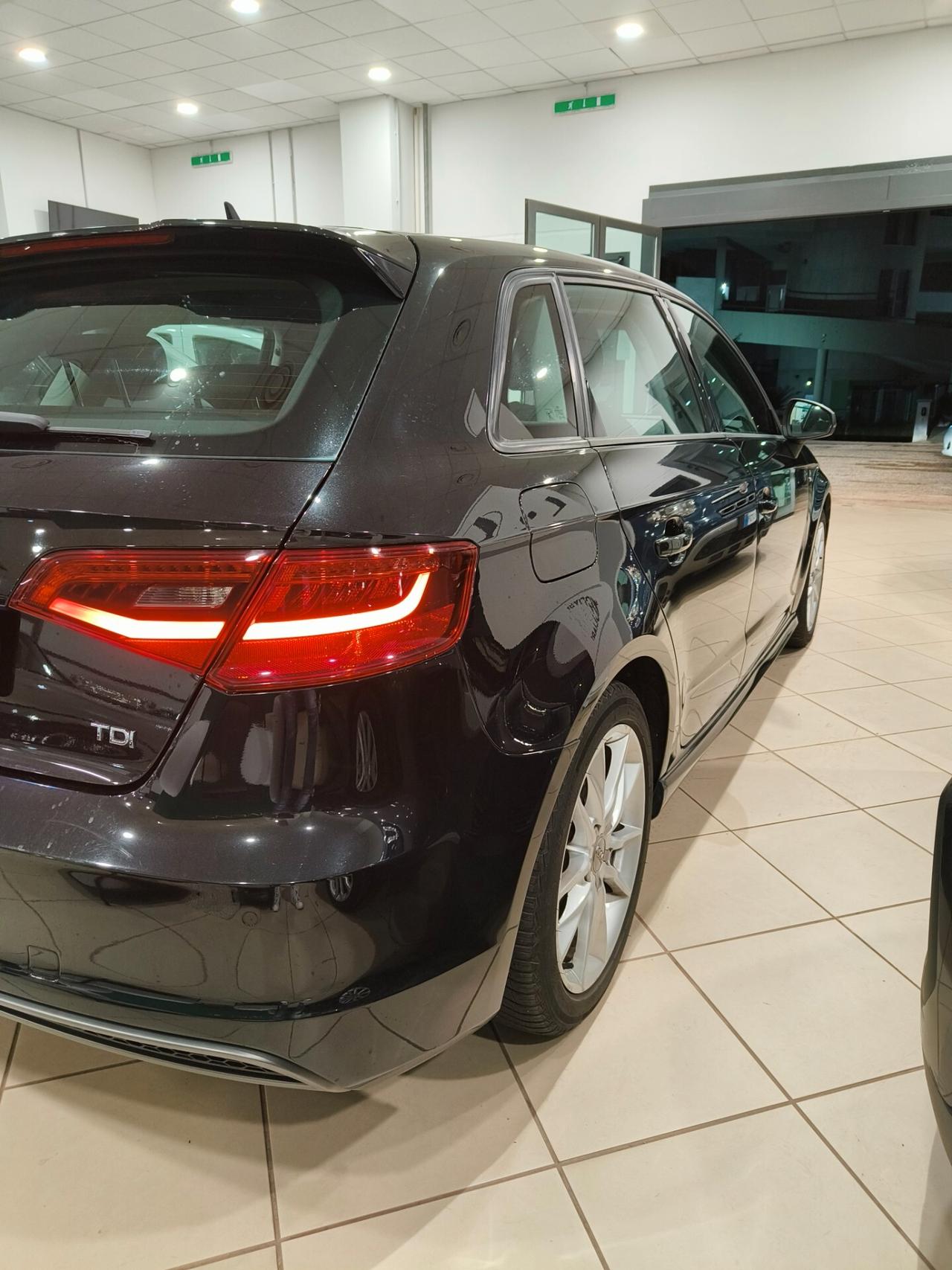 Audi A3 1.6 TDI S LINE S tronic