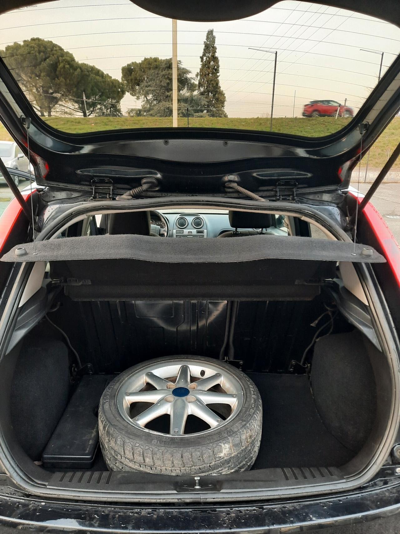 Ford Fiesta 1.4 TDCi 5p. Ghia UNICO.PRO