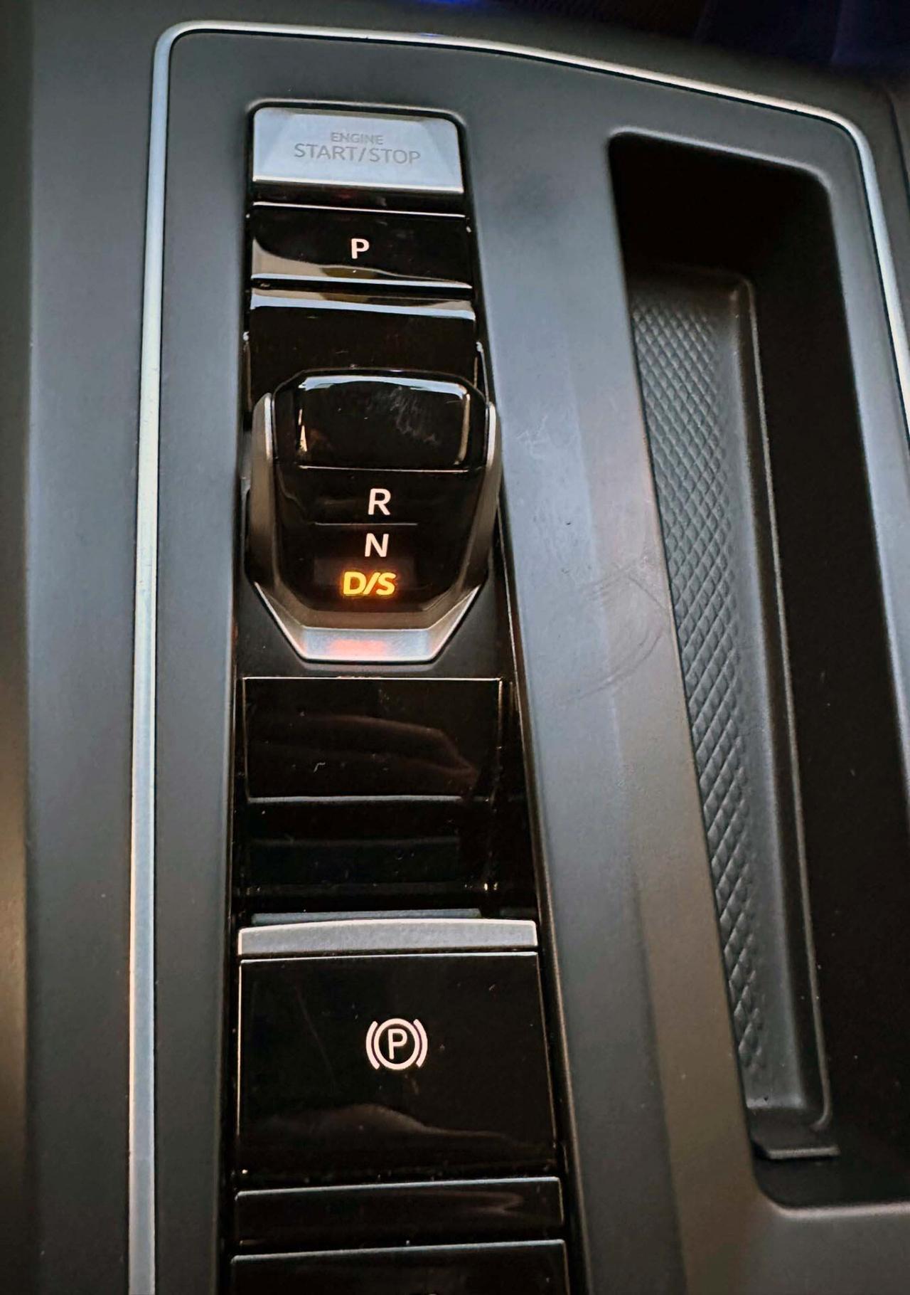 Volkswagen Golf 1.5 TGI DSG Style Metano Interni Alcantara Virtual Cockpit