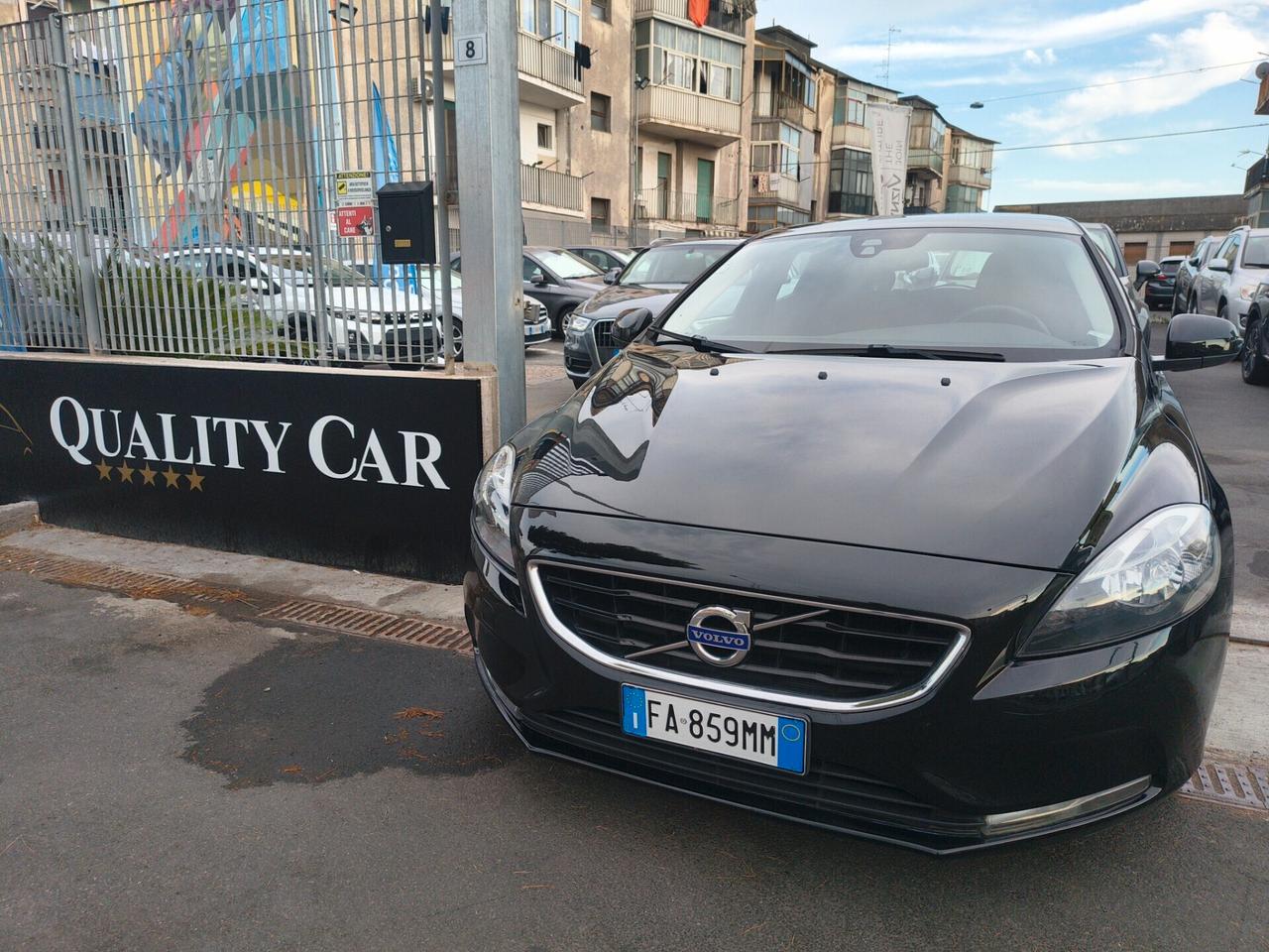 VOLVO V40 2.0 DIESEL SOLO 130.000 KM ANNO 2015