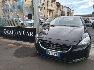 VOLVO V40 2.0 DIESEL SOLO 130.000 KM ANNO 2015