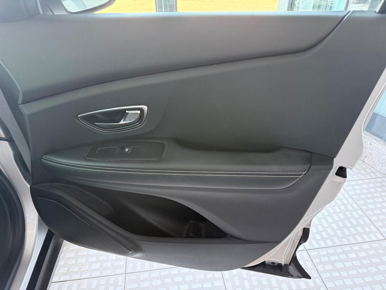 Renault Scenic Scénic dCi 8V 110 CV EDC Energy Sport Edition2