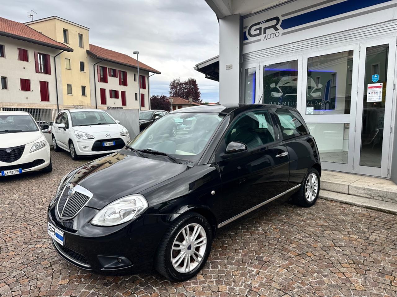 Lancia Ypsilon 1.4Bz 95Cv MomoDesign -Neopatentati