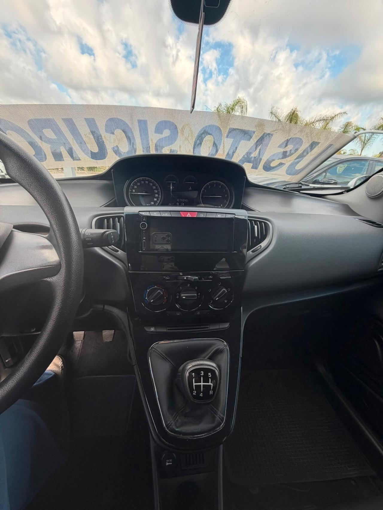 Lancia Ypsilon 1.2 69 CV 5 porte Unyca