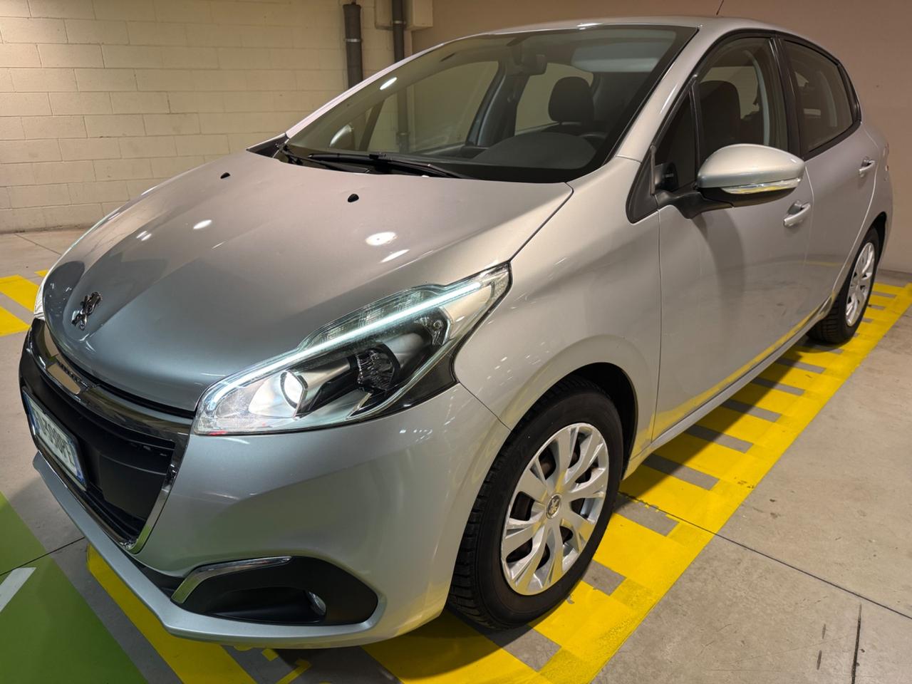 Peugeot 208 1.2 Benzina (leggermente grandinata)