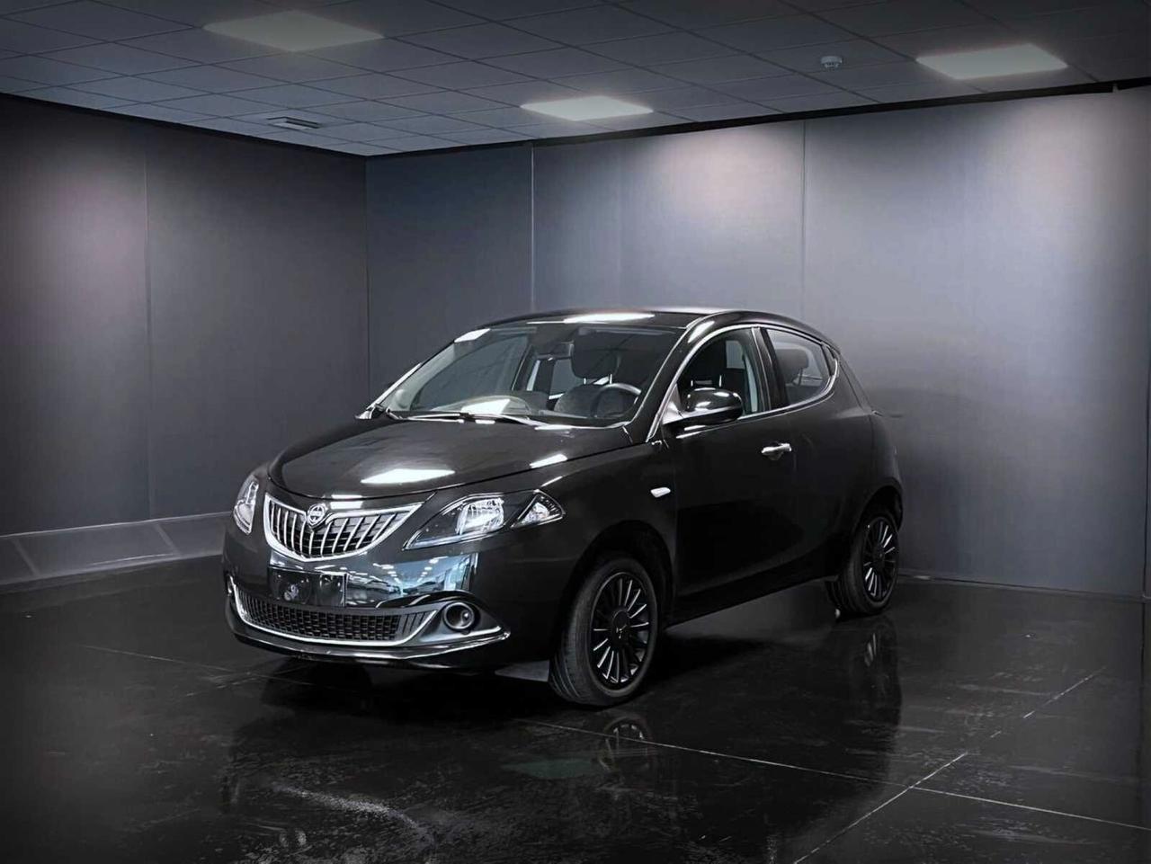 Lancia Ypsilon 1.0 FireFly 5 porte S&S Hybrid Ecochic Silver