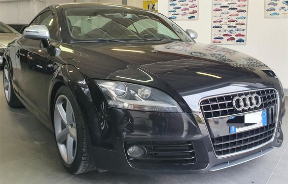 AUDI TT Coupè 2.0 TFSI S-Line dentro e fuori