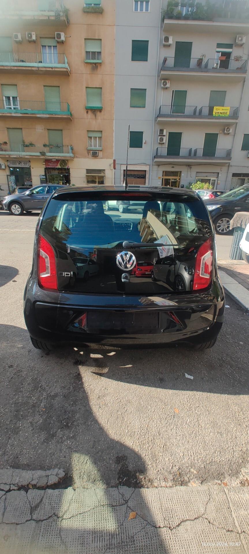 Volkswagen up! 1.0 3p. EVO beats up! BlueMotion Technology