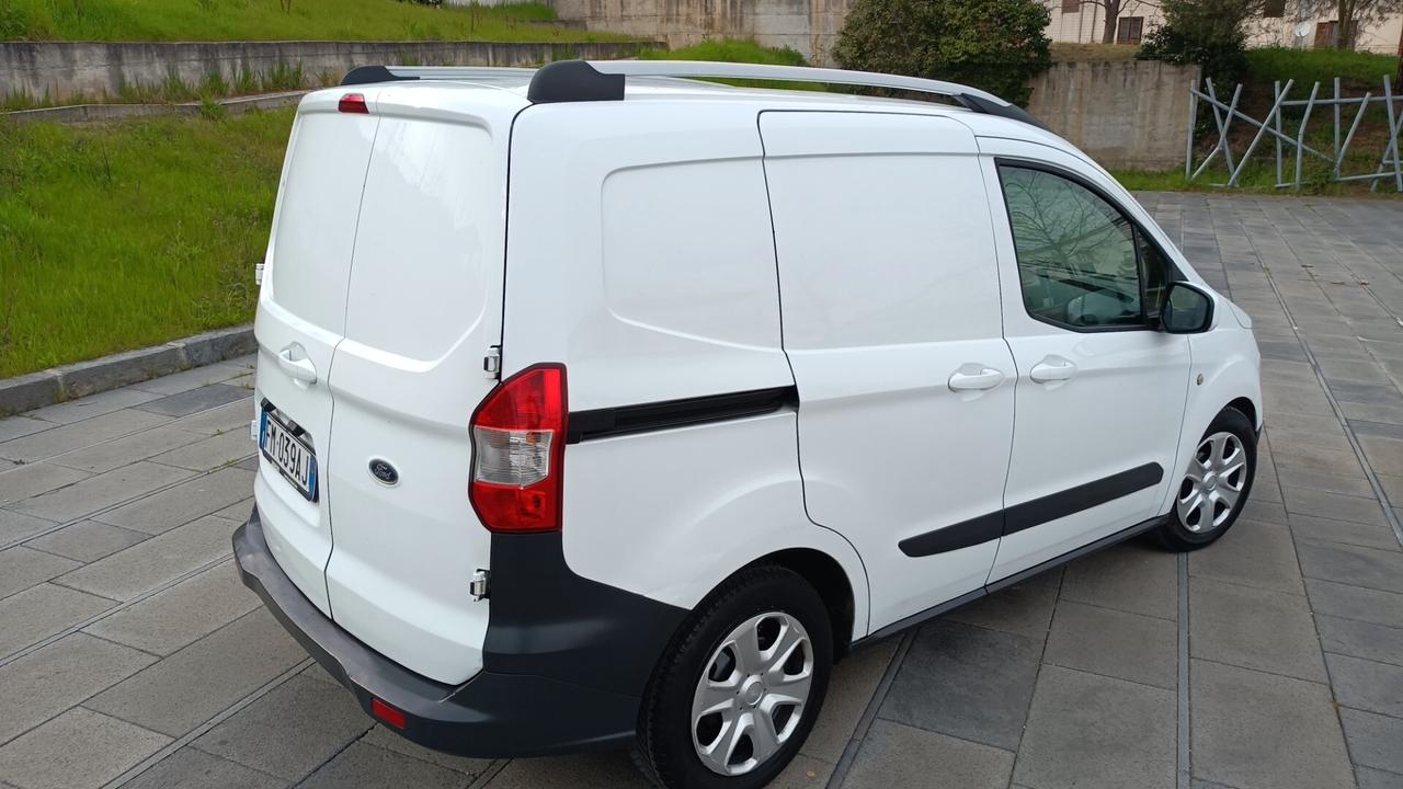 Ford Tourneo Courier 1.5 diesel pari al nuovo