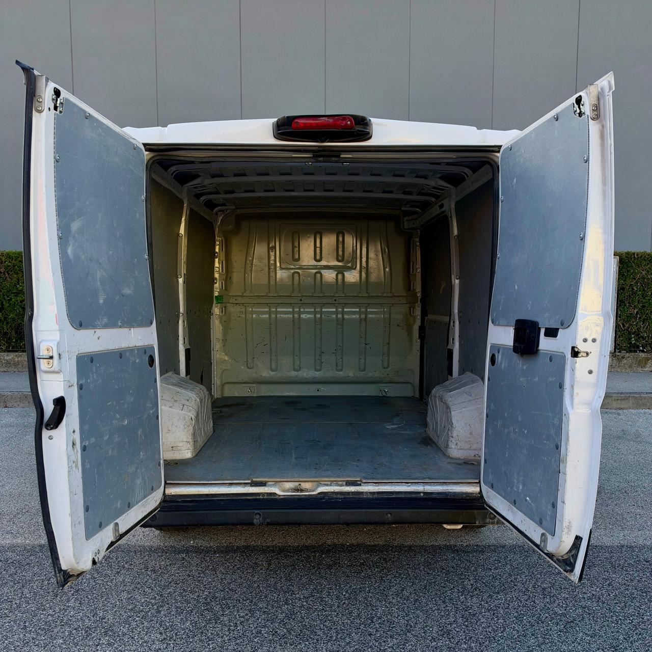 Peugeot Boxer 328 2.2 BlueHDi 120 S&S PC-TN Furgone