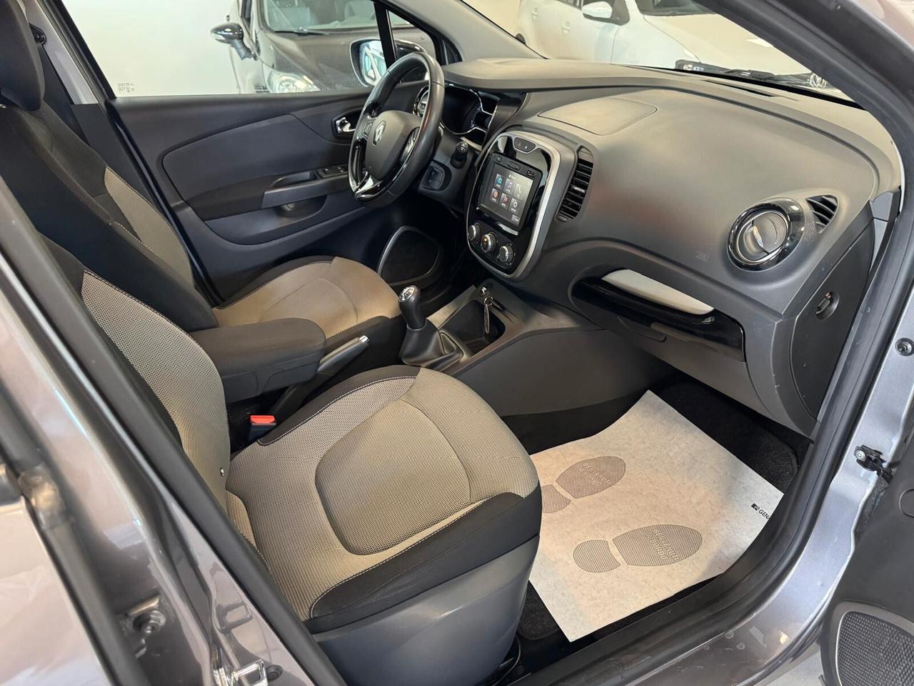 Renault Captur 0.9 TCE BENZ 90CV S&S ZEN UNIPRO 2015