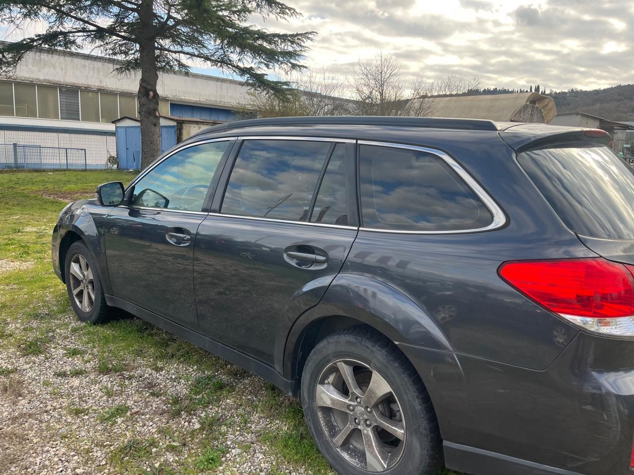 Subaru OUTBACK 2.0D AWD Trend Leather (peoblema albero a camme )