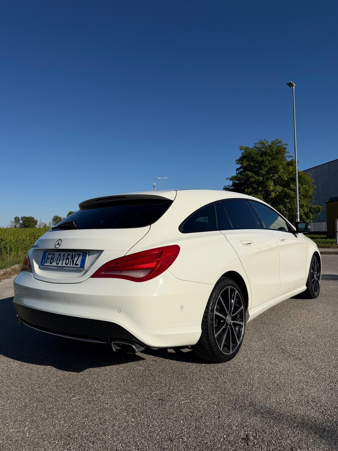 Mercedes-benz CLA 200 .