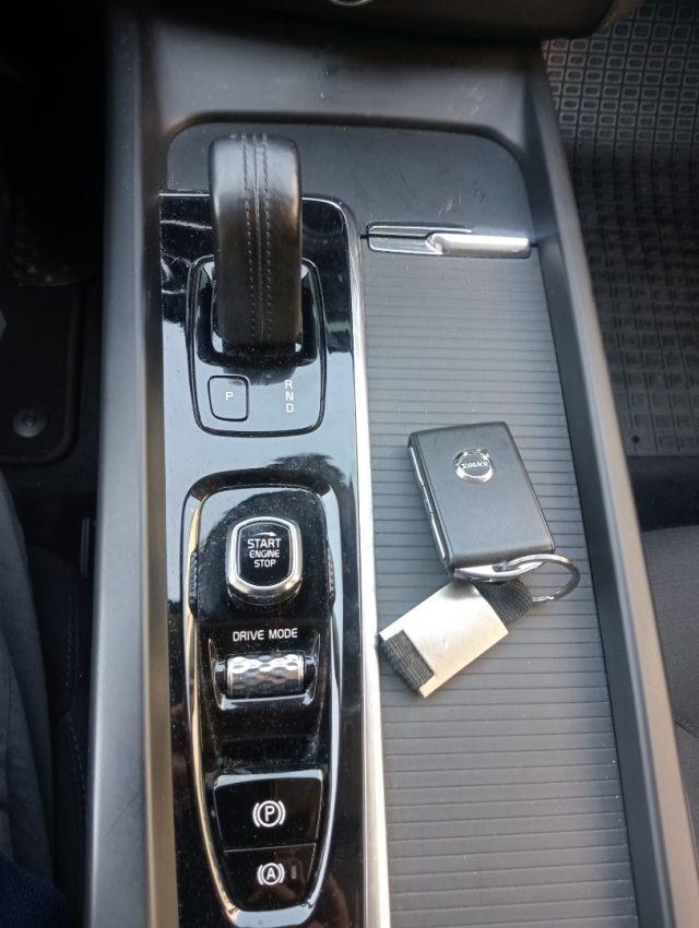 VOLVO XC60 B4 (d) Geartronic Momentum HYBRID/DIESEL