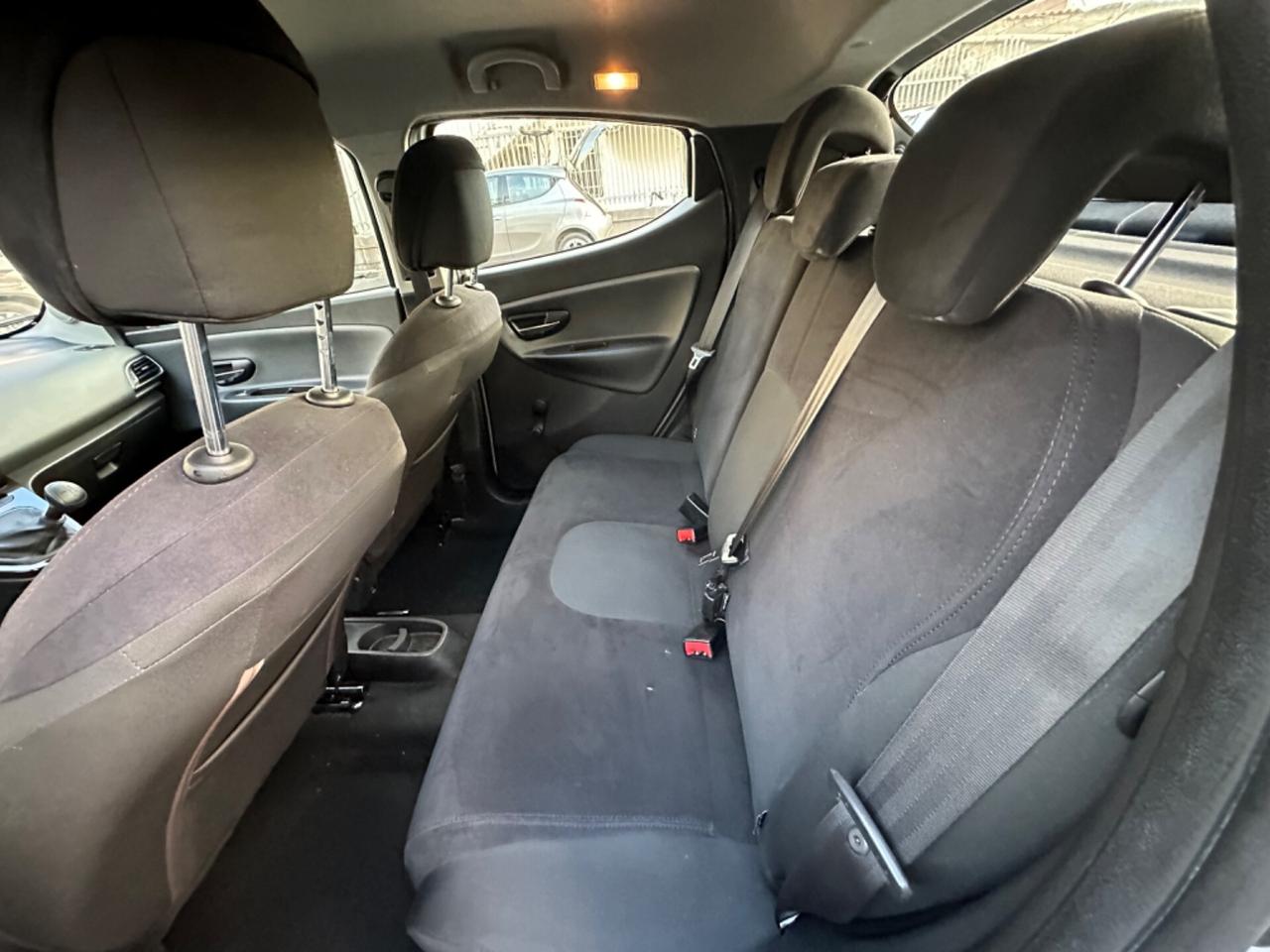 Lancia Ypsilon 0.9 TwinAir 85 CV 5 porte S&S DFN Gold