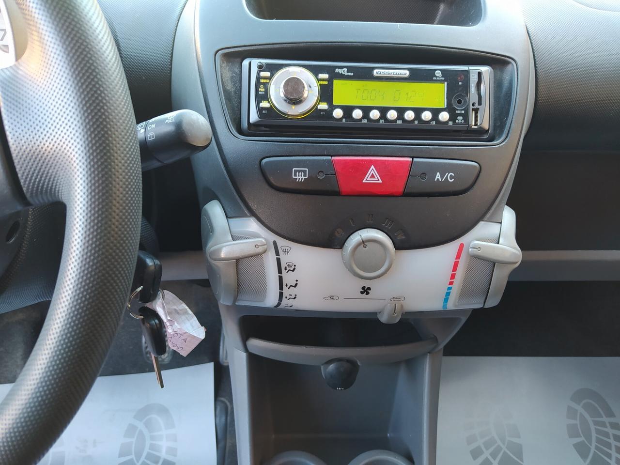 Toyota Aygo 1.0 12V VVT-i 5 porte Neopatentati