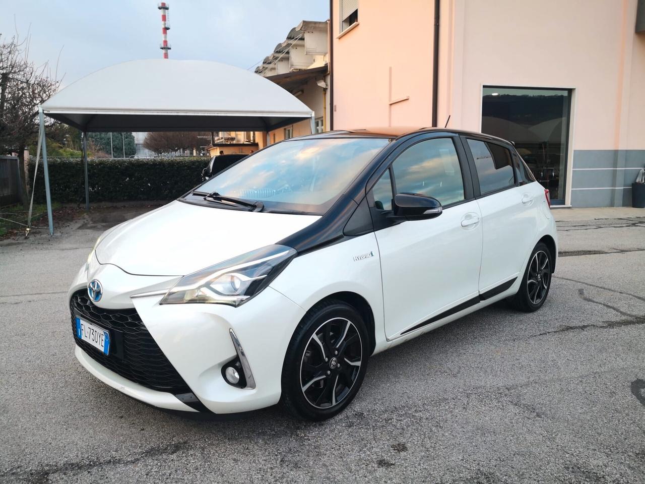 Toyota Yaris 1.5 Hybrid 5 porte Trend "White Edition" Automatic