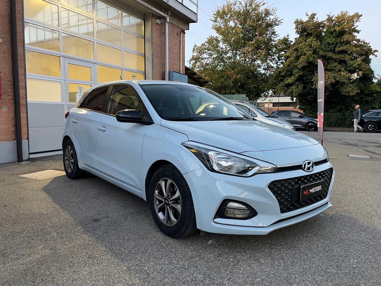 Hyundai i20 TUTTA TAGLIANDATA HYUNDAI- PREZZO FINALE COMPRESO DI PASSAGGIO