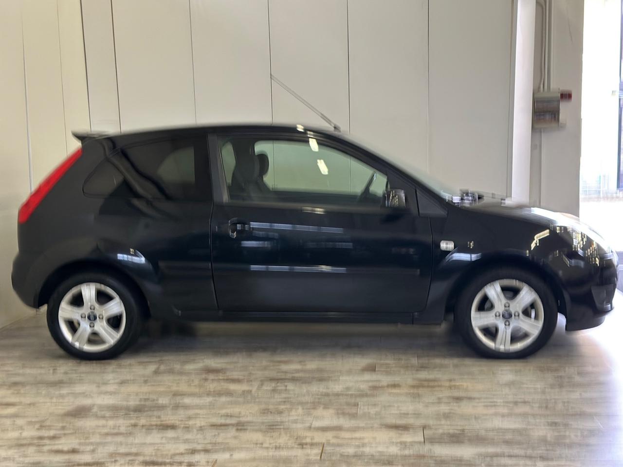 Ford Fiesta 1.2 Benzina Titanium Ok Neopatentati