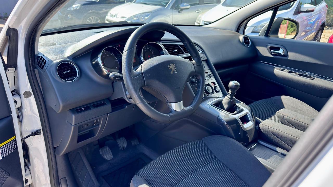 Peugeot 5008 1.6 HDi 115CV Allure