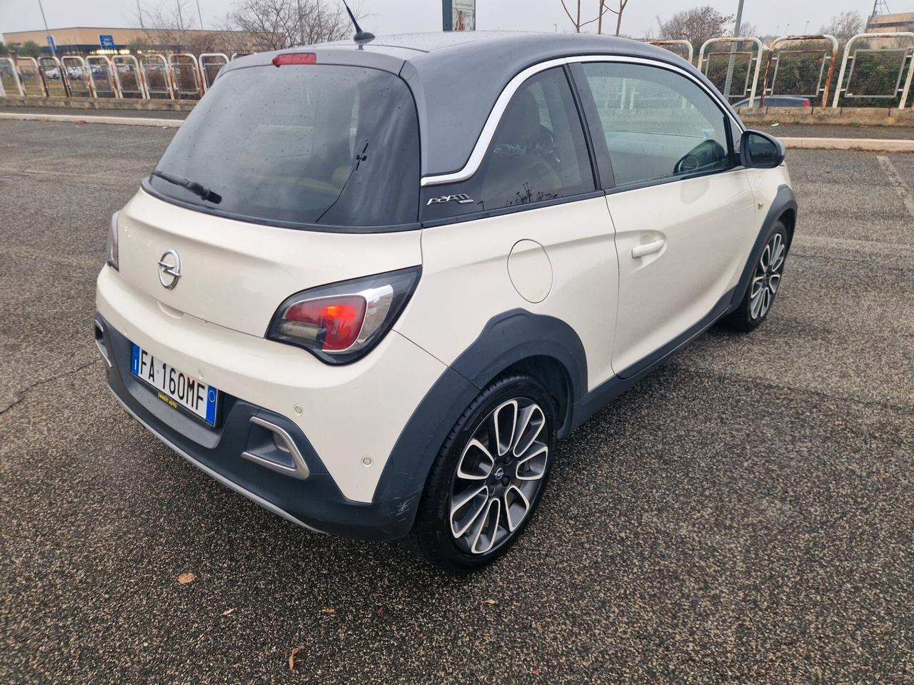 Opel Adam Rocks 1.2 70cv Allestimento particolare