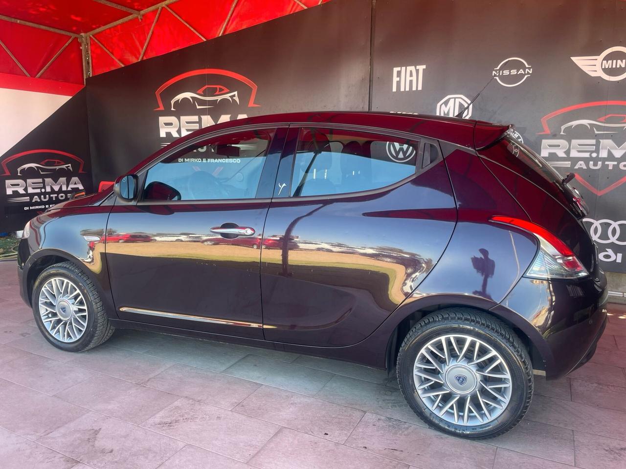 Lancia Ypsilon 1.2 69 CV 5 porte S&S Gold