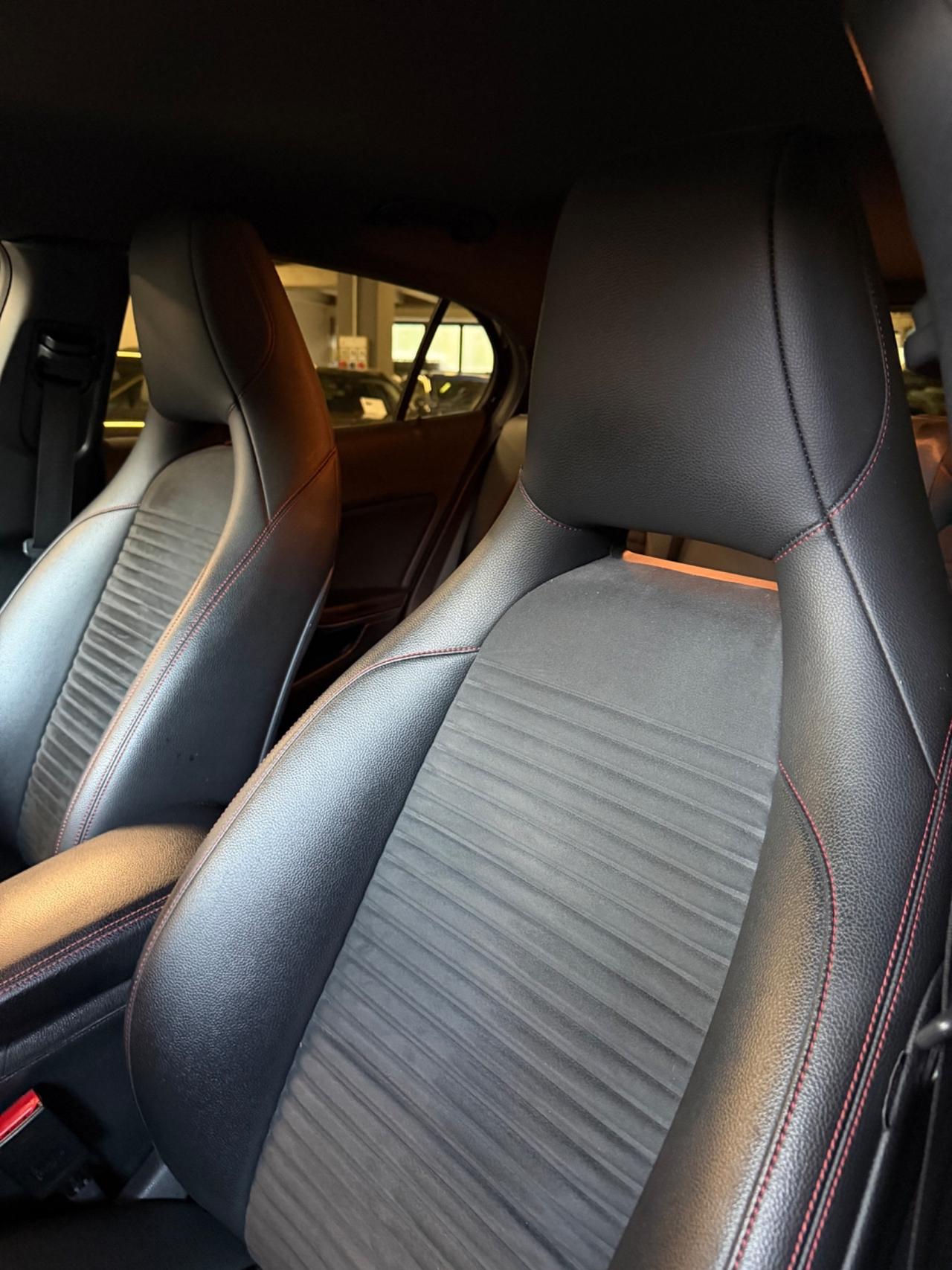 Mercedes-benz GLA 200d 4MATIC PREMIUM UNICOPR