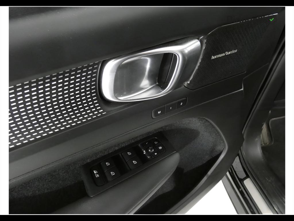 VOLVO XC40 (2017-->) - XC40 B4 AWD automatico Ultimate Bright