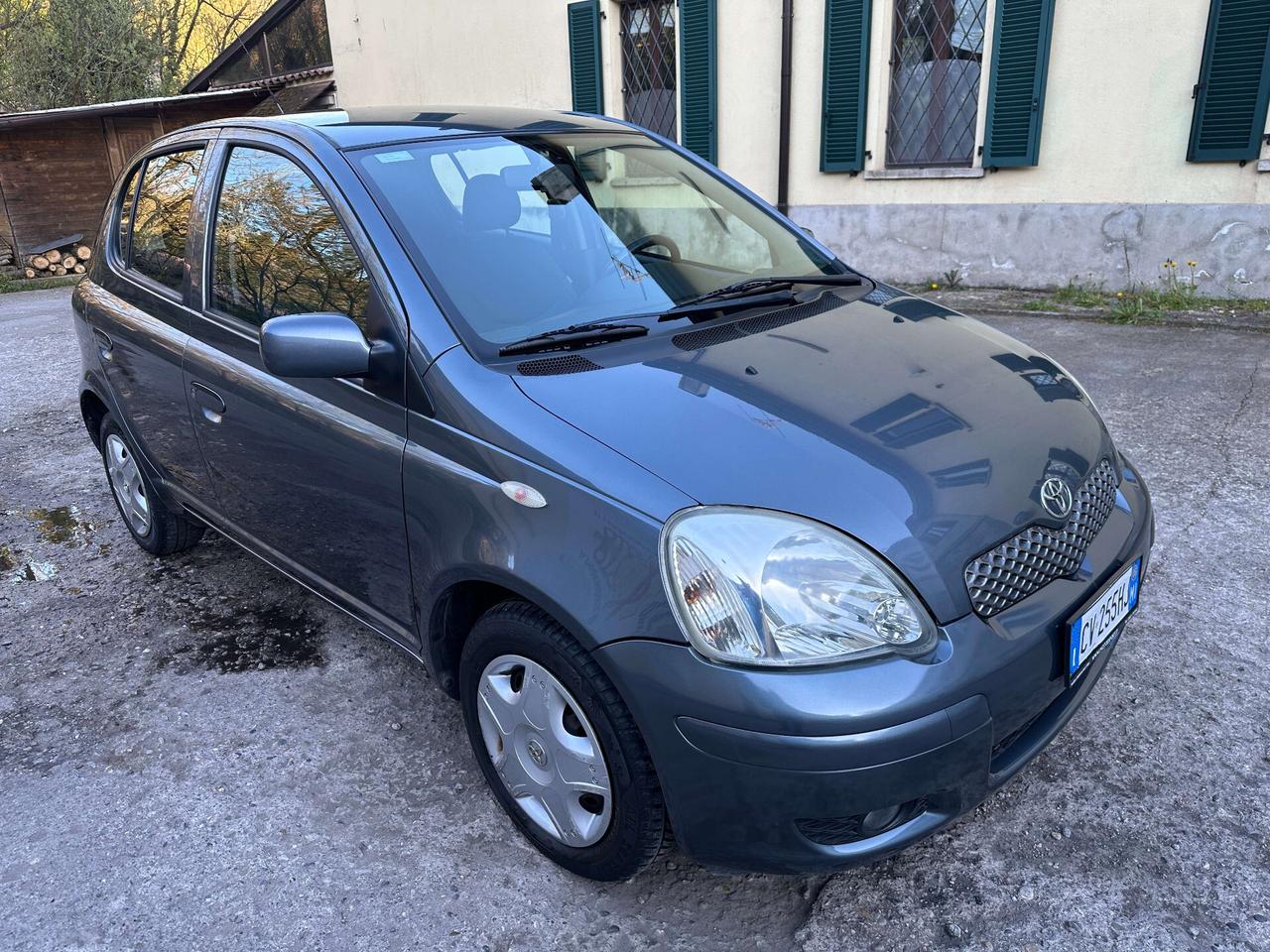 Toyota Yaris 1.0i 16V cat 5 porte Sol