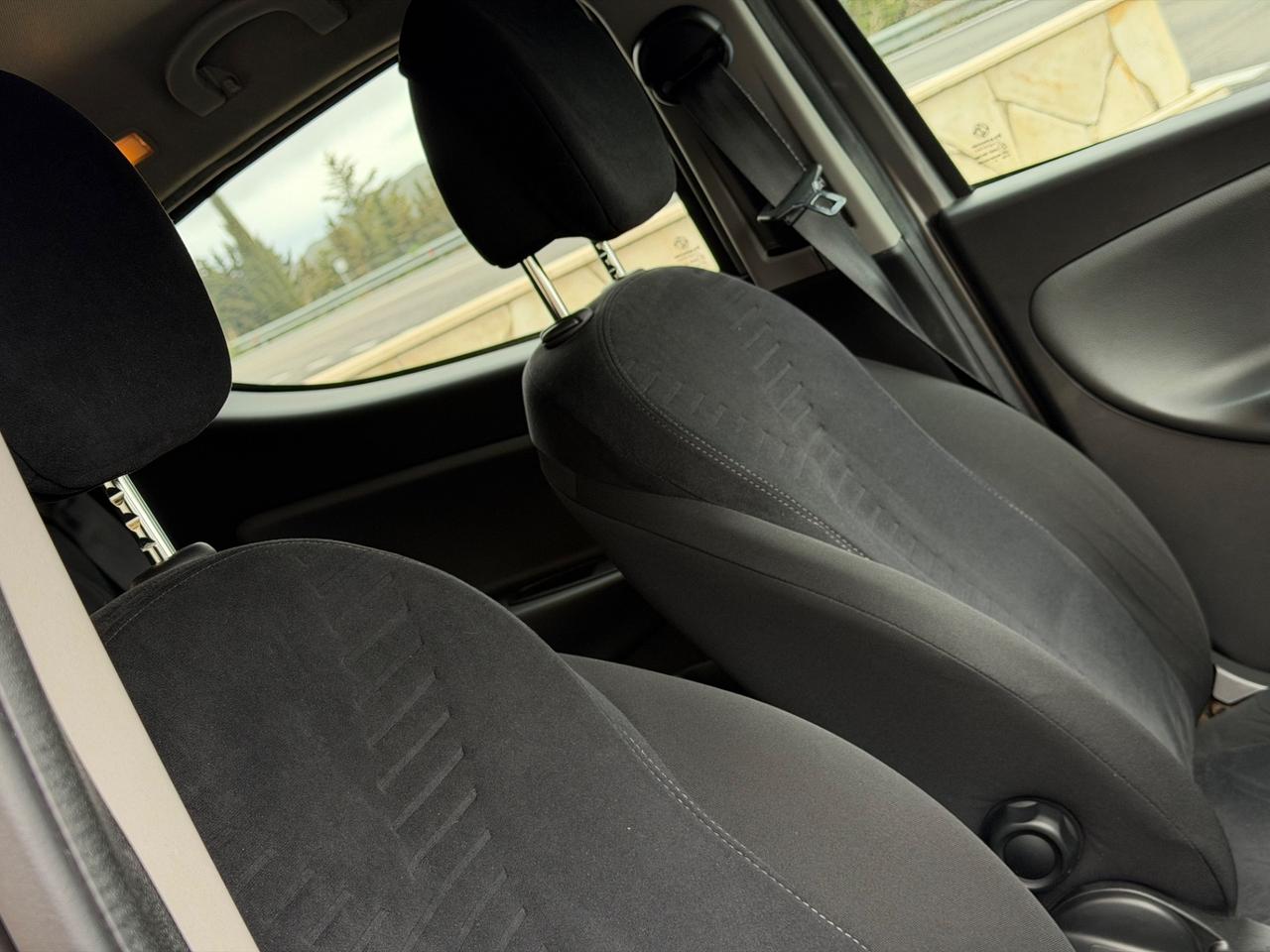 Lancia Ypsilon 1.2 69 CV 5 porte NEOPATENTATI