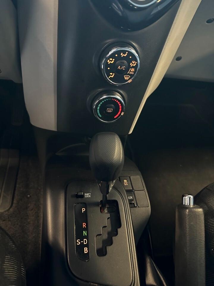 Toyota iQ 1.0 Lounge Automatica Cvt