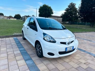 Toyota Aygo 1.0 12V VVT-i 5 porte Deep Ocean Connect