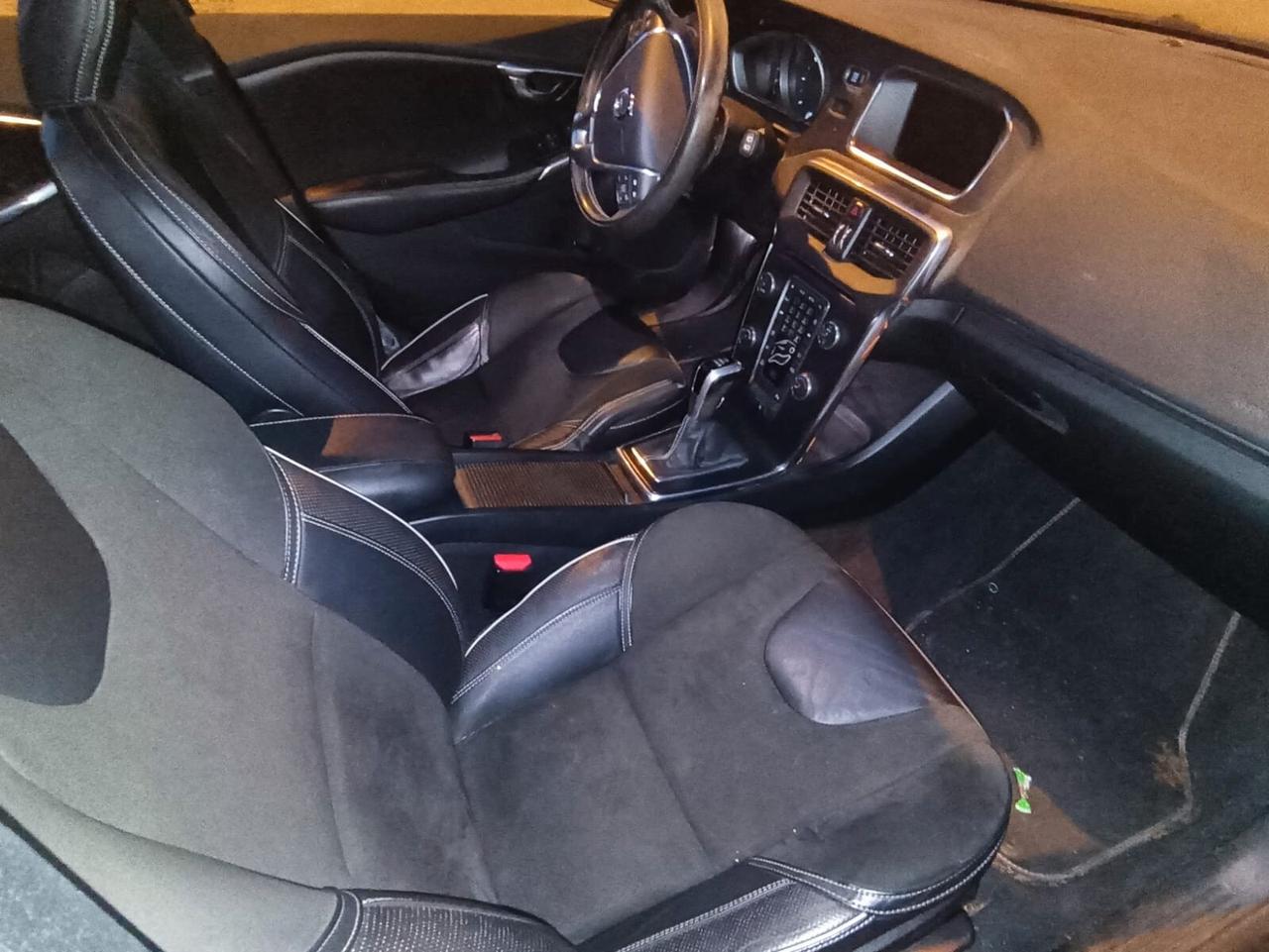 Volvo V40 D3 R-design