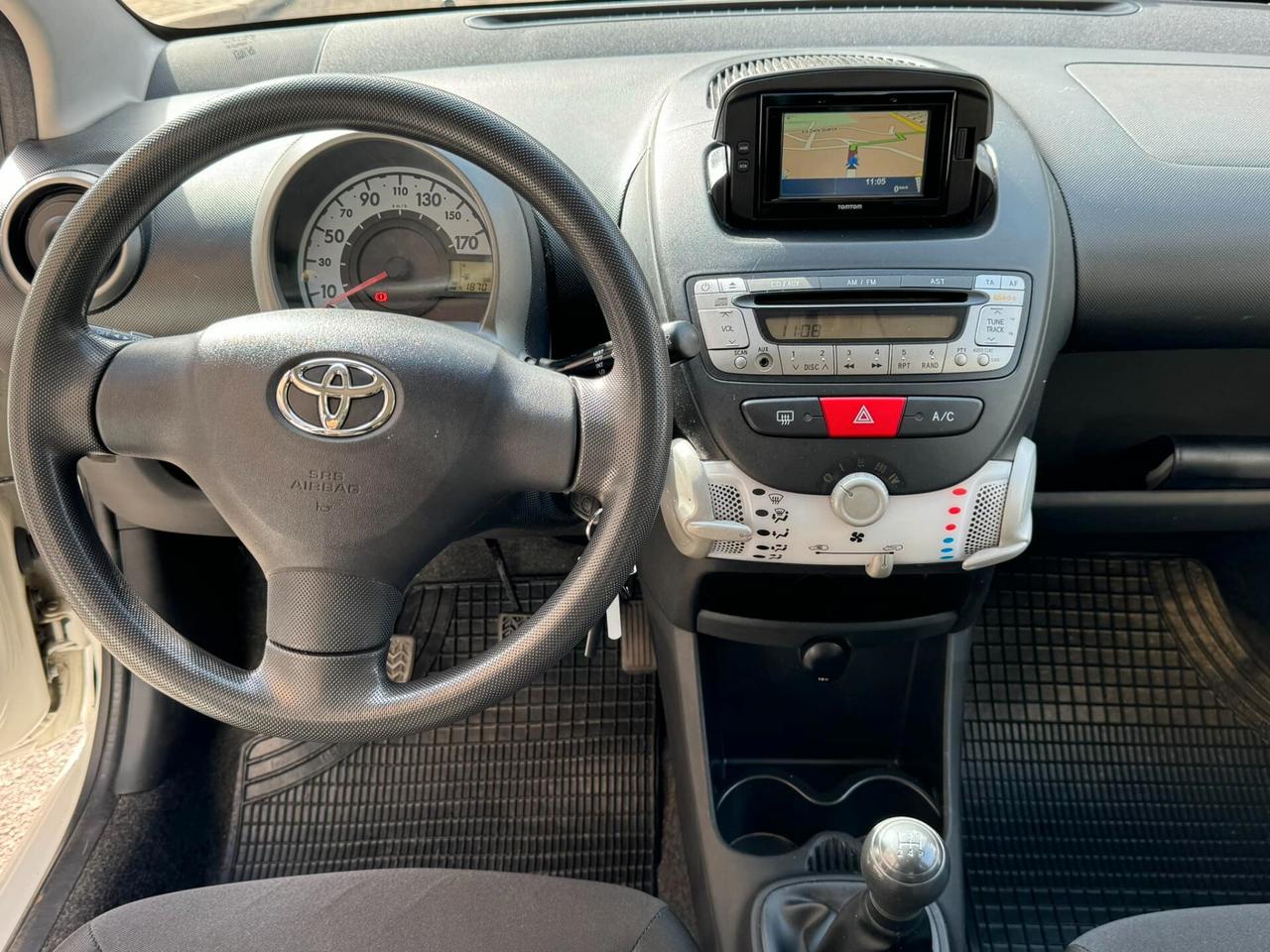 TOYOTA AYGO 1.0 12V 5P. LOUNGE NAVI PERFETTA